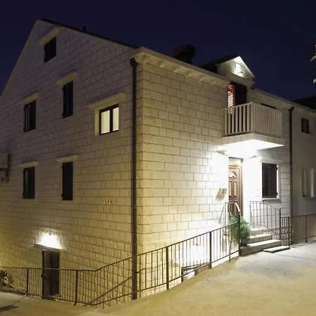 Magda- Comfort Backside Studio With Outside Patio