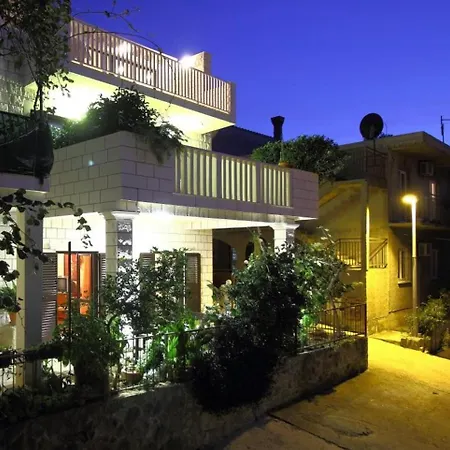 Apartman Magda- Comfort Backside Studio With Outside Patio